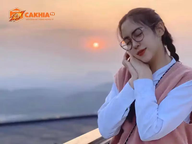 Một cô gái dễ thương năng động